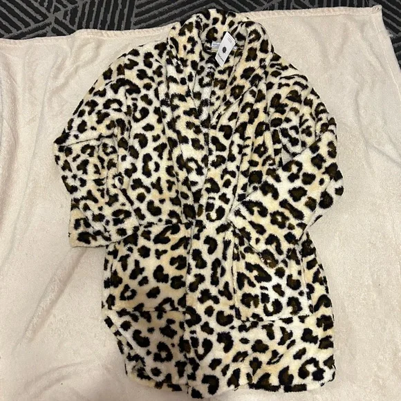 Leopard Robe - Picture 3 of 9
